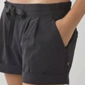 Lululemon Womens Black Elastic Waist Ribbon Tie Pull On Activewear Shorts Sz 12